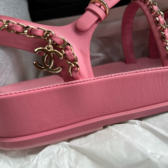 CHANEL PINK CALFSKIN INTERLOCKING CHARM GLADIATOR CHAIN STRAPPY DAD SANDAL 39 - Picture 7 of 11